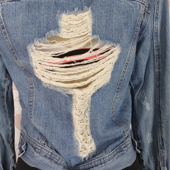 Forever21 premium denim Spike shoulder back distressed Jean jacket size Small - Picture 8 of 10